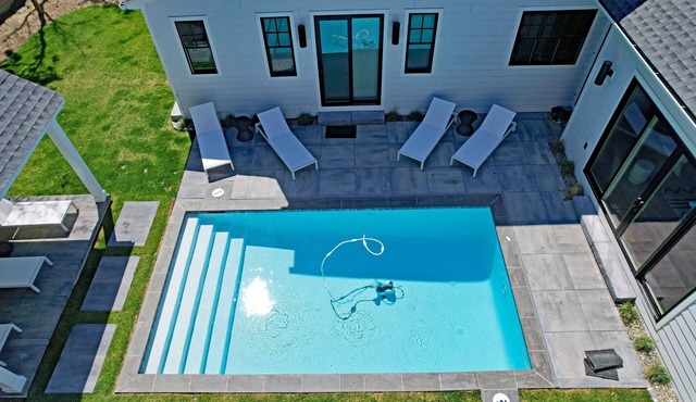 Villa Rehoboth - 5 master suites, salt-water pool, cinema. In-town location.