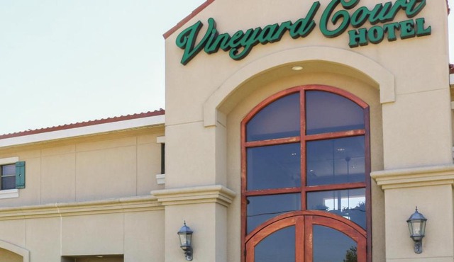 Vineyard Court Designer Suites Hotel