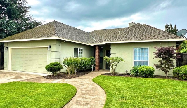 Vineyard Getaway 3BR Home in Lodi minutes away from shopping & attractions