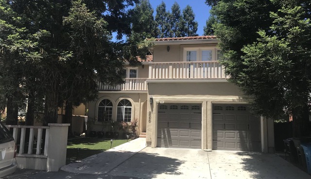 W. Menlo Luxurious executive mansion over 4000sqft