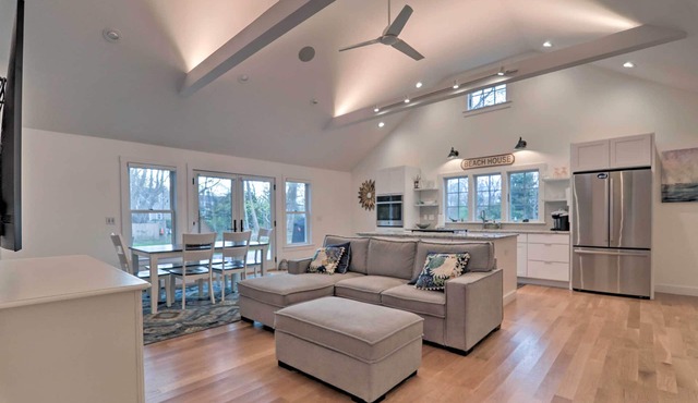 Walk to Beach! Cape Cod Cottage w/Fire Pit in Brewster