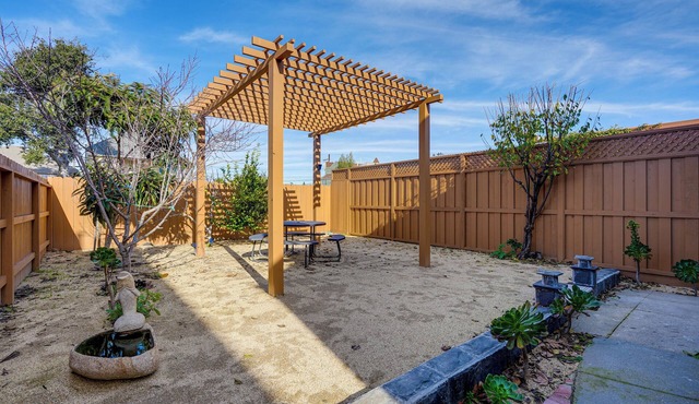 Walk to Crab Cove Beach: Alameda Home w/Game Room