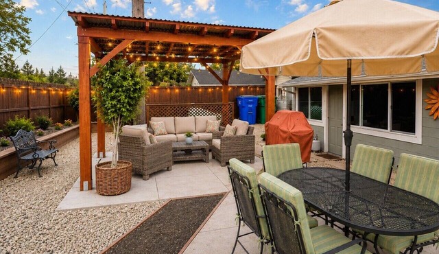 Walk to Downtown Sleeps 9 Fire Pit EV charge