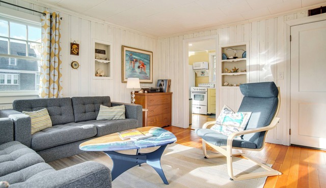 Walk to Monument Beach: Cape Cod Cottage w/Grill