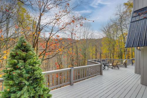 Walk to Slopes: Mars Hill Resort-Style Mtn Chalet