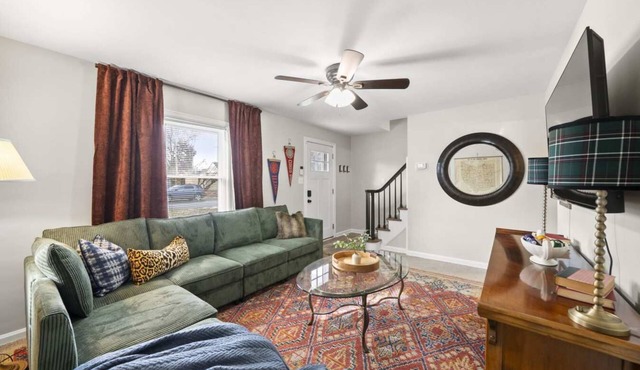 Walk to Stadium & Campus -4BR with Game Room