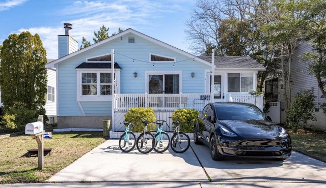 Walk to the Beach at the Blue House! EV Cgr, Pets!