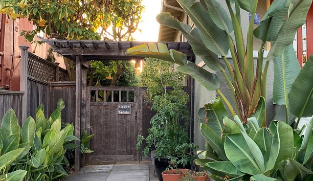 Walk to trendy Temescal & College Ave - 2+ BR