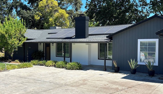 Walnut Creek 3 bedrooms - 2 Full Bathrooms.