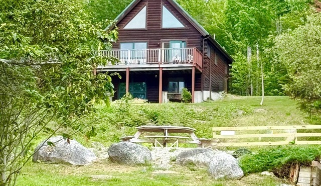 Waterfront Cabin with Private Beach in Bar Harbor. Minutes from Acadia National Park & Downtown Bar Harbor. Newly furnished 3-bedroom, two baths with game room, outdoor grill and fire-pit.