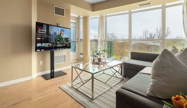 Waterfront District 2-Bed Unit | Near Rogers Centre in Toronto
