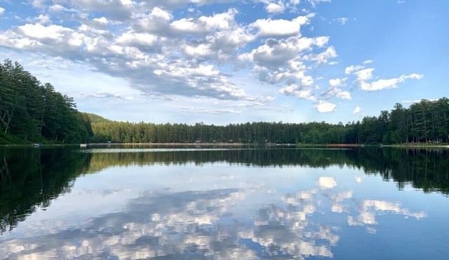 Waterfront Log Home on Quiet Lake - 25 Minutes -Sunday River Ski