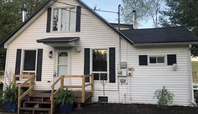 Waterfront relaxation, 3 bedroom lake house