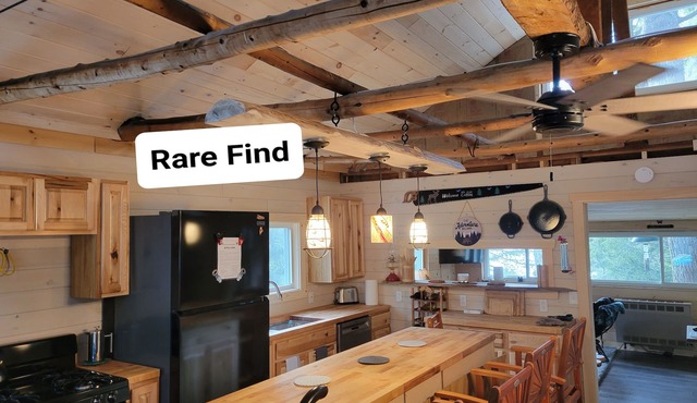 WATERFRONT "Rivah Lodge", ULTIMATE "OFF GRID" Experience Nice drive to Acadia