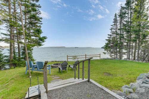 Waterfront Roque Bluffs Hideaway w/Private Beach