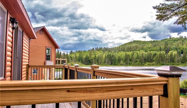 White Mountains Hiker Lakefront Log Studio