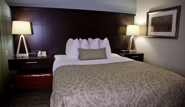 With FREE Breakfast, Full Kitchen, Onsite Pool, Parking Onsite!
