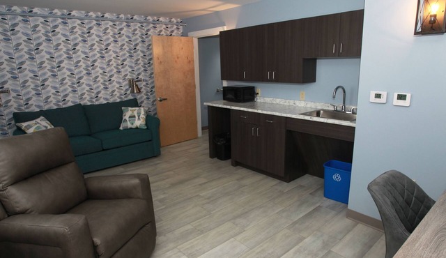 Wolastoq Inn & Suites