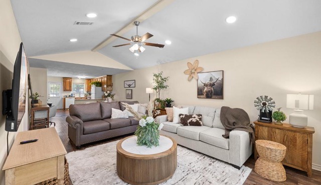 Wolf Pen Creek Retreat #A, 3BD 2BA, Workspace, Washer and Dryer, Parking