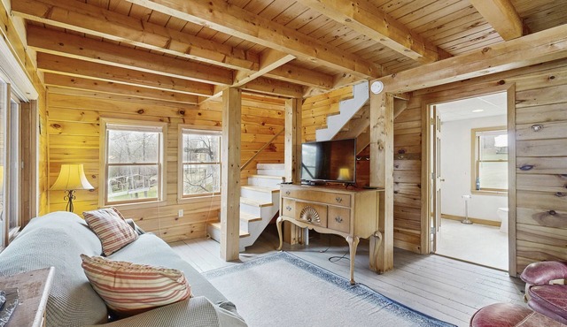 Wonderful Lakefront Gem W/Free WiFi, Dock, Private Beach, Kayaks, Canoe & More