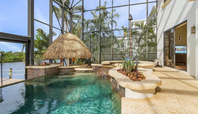 WOW! Experience Luxury! Gulf Access, Pool & Spa, Kayaks, Dock, Tiki- Villa Waterfront Wonderland