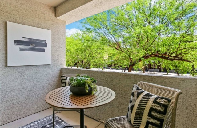 Contemporary 2BR Condo with Hot Tub & Gym in Zone Westgate