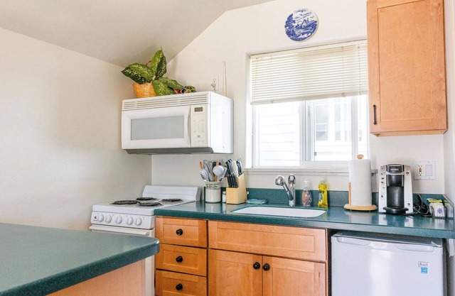 Located Downtown Cottage 