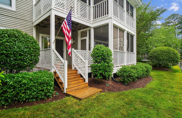 Free Golf at Bear Trap Dunes and MORE! 2 Bedroom 2 bath. first floor Sea Colony West unit with a beautiful view of the lake.
