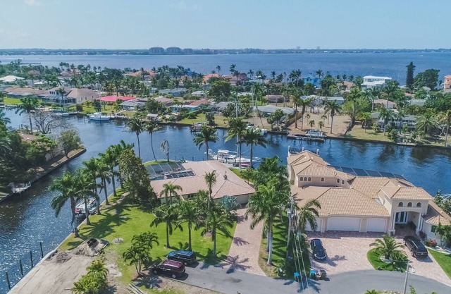 Happy Cape 27 - in the heart of the Yacht Club Area, a boaters dream