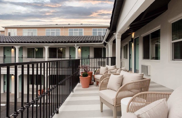 Kasa Palo Alto | Spacious Room with Double Beds