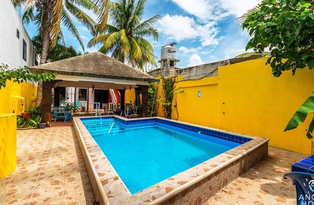 Private BBQ Patio |1 Block to the Beach & Malecón! in Progreso