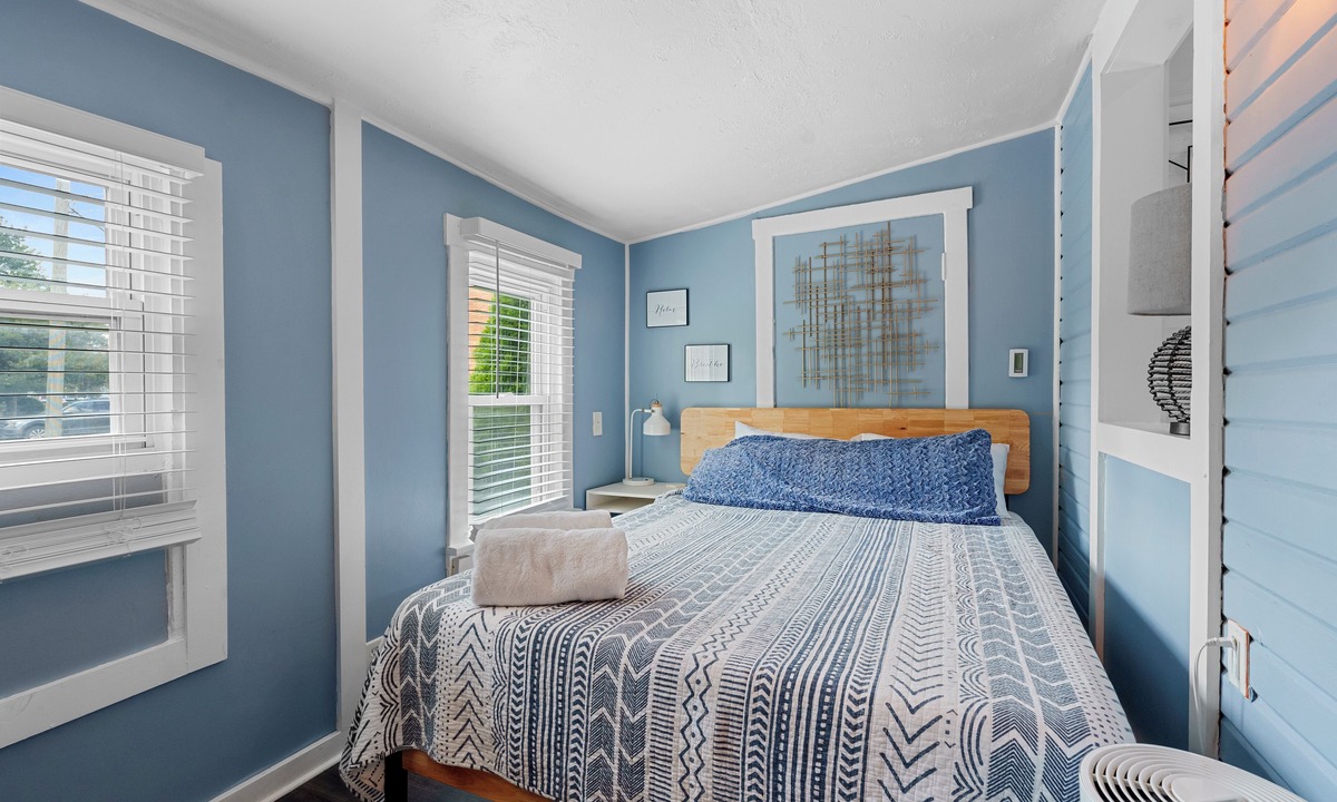 Merion Village Cottage | German Village Beach Bungalow – Chic Studio for 2 Perfect for Couple’s Getaway!