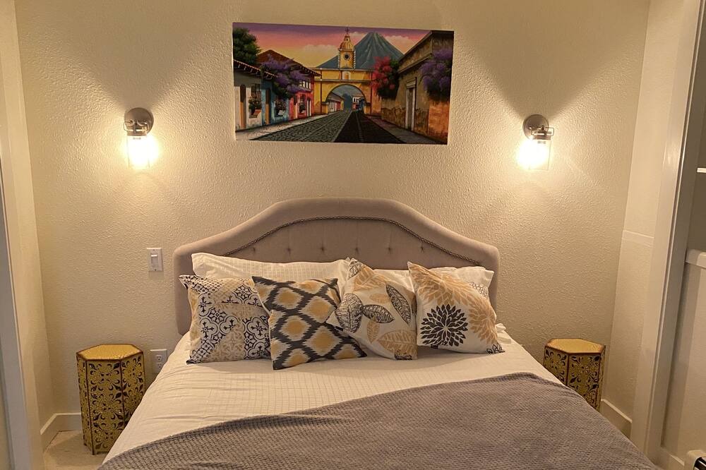 Photo of Bedroom in University Area
