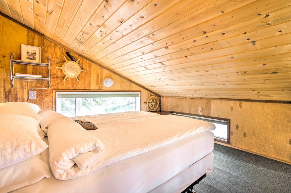 Photo of Bedroom in Seldovia