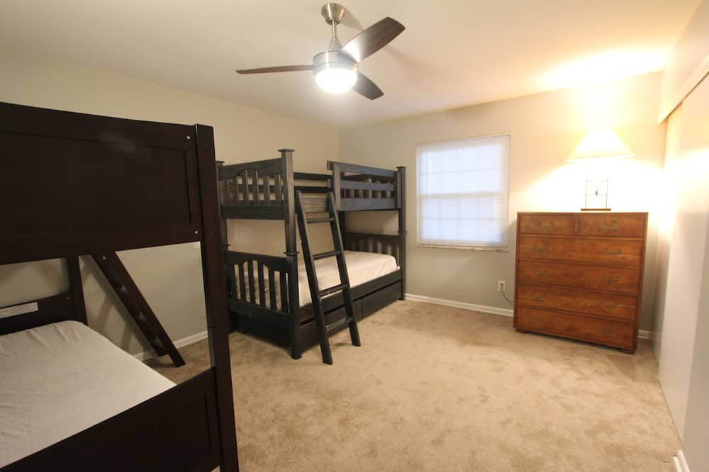 Photo of Bedroom in Knolls West