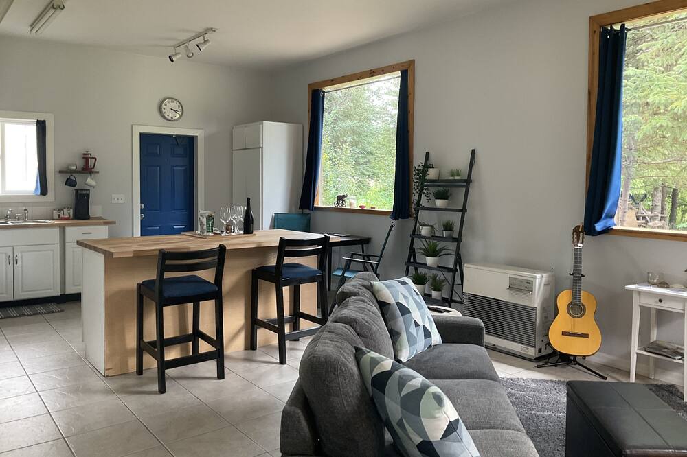 Photo of Livingroom in Happy Valley
