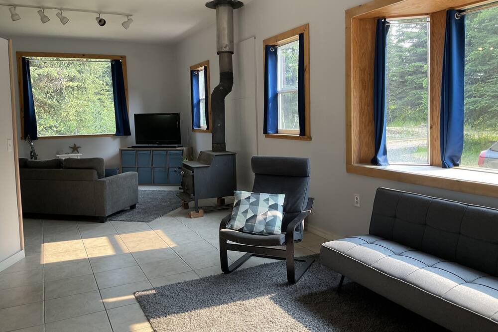 Photo of Livingroom in Happy Valley