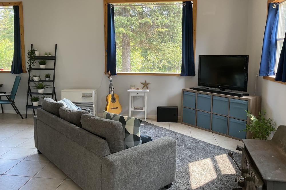 Photo of Livingroom in Happy Valley