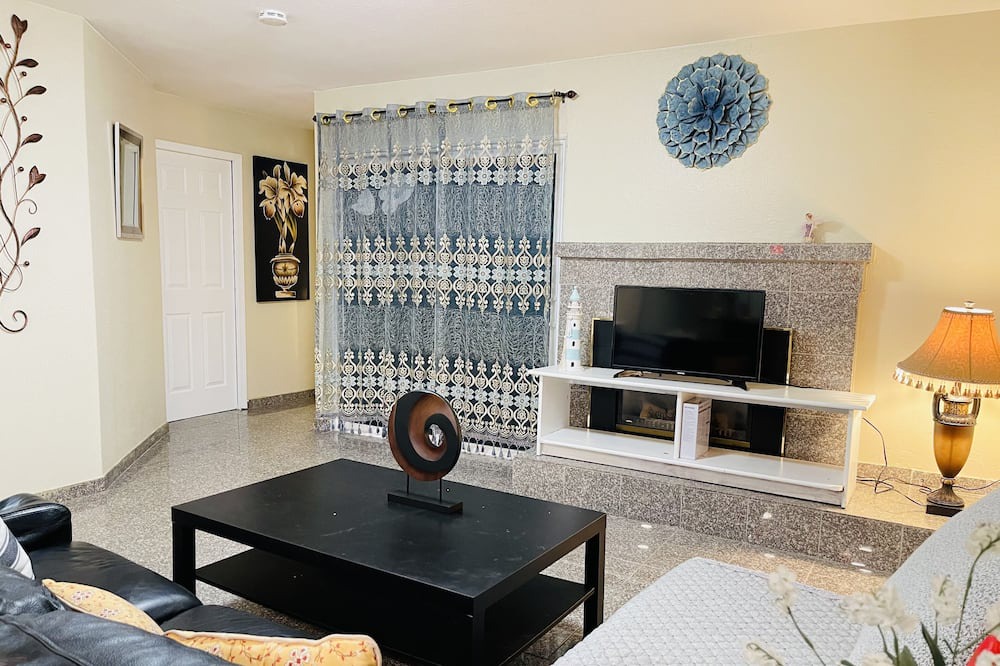 Photo of Livingroom in Union City