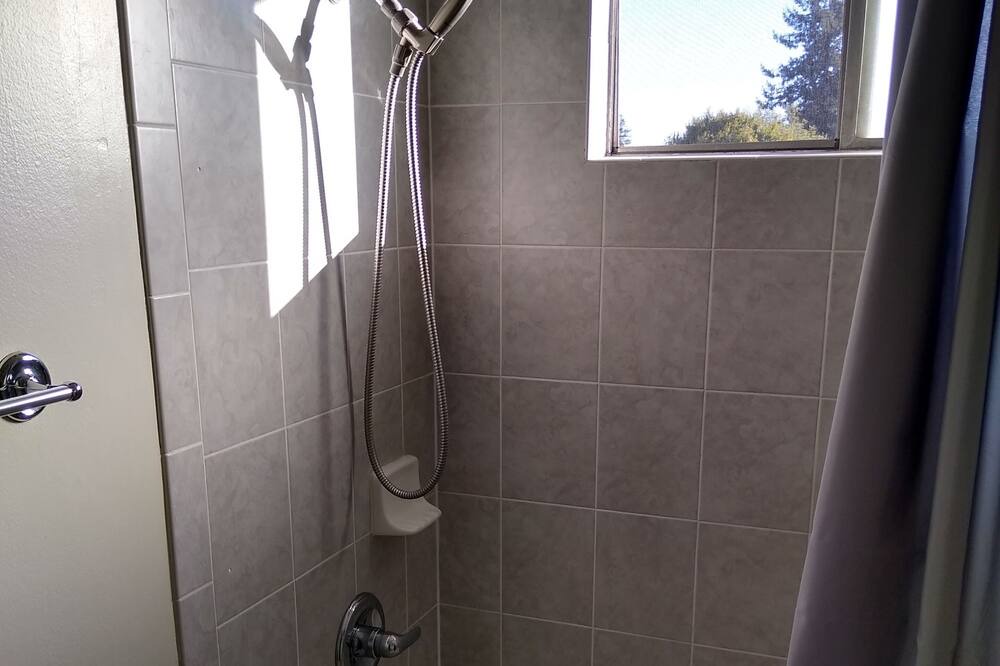 Photo of Bathroom in Bushrod
