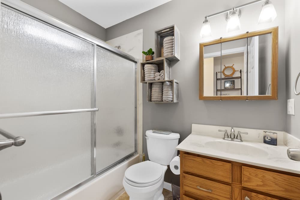 Photo of Bathroom in Buckeye Lake