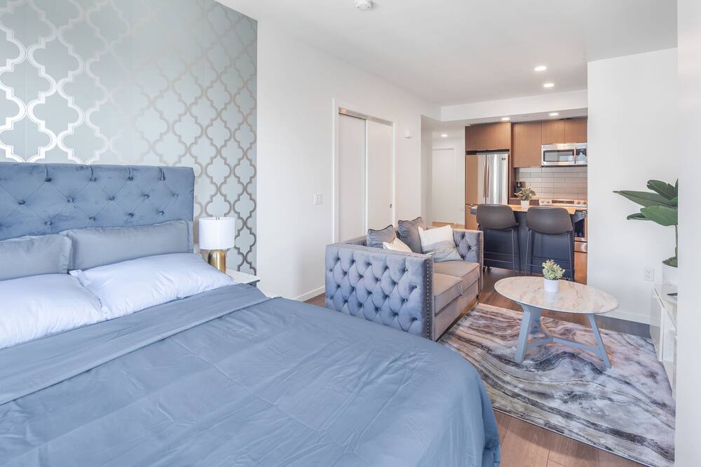 Photo of Bedroom in Uptown Oakland