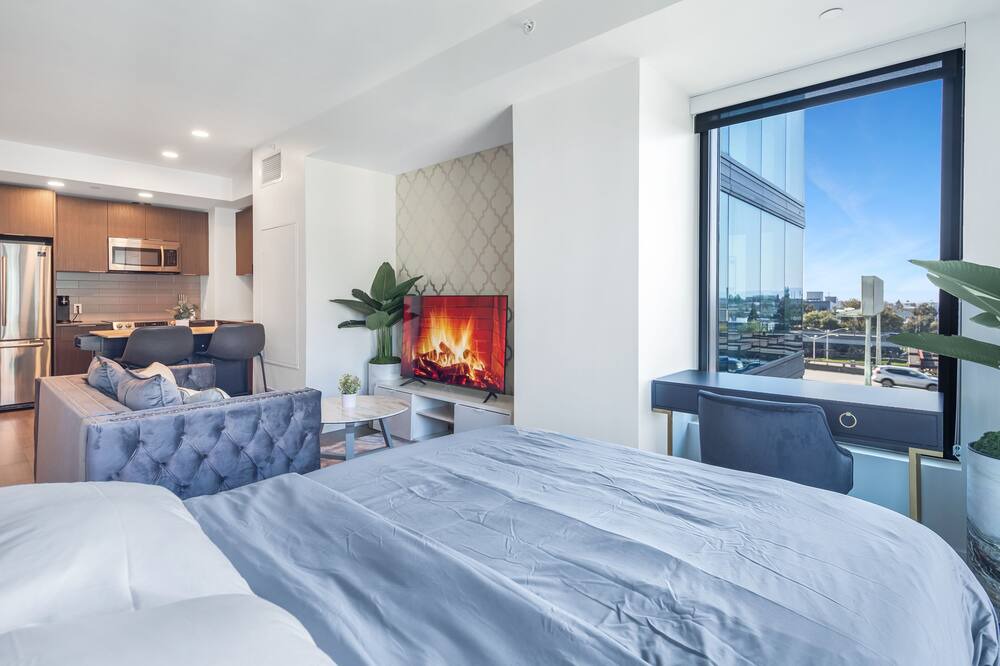 Photo of Bedroom in Uptown Oakland