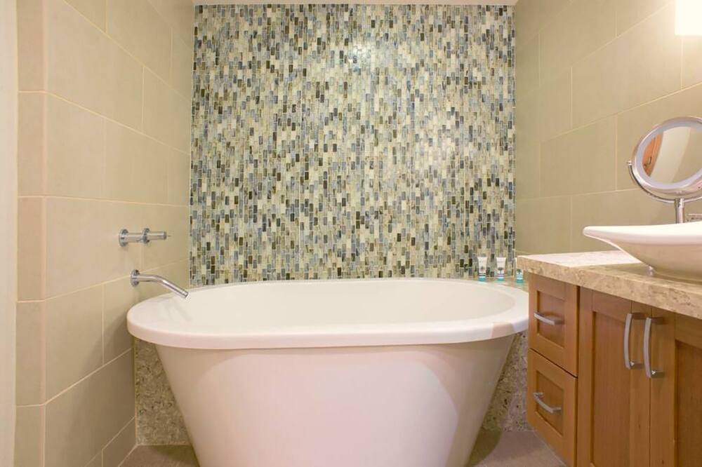 Photo of Bathroom in Lahaina