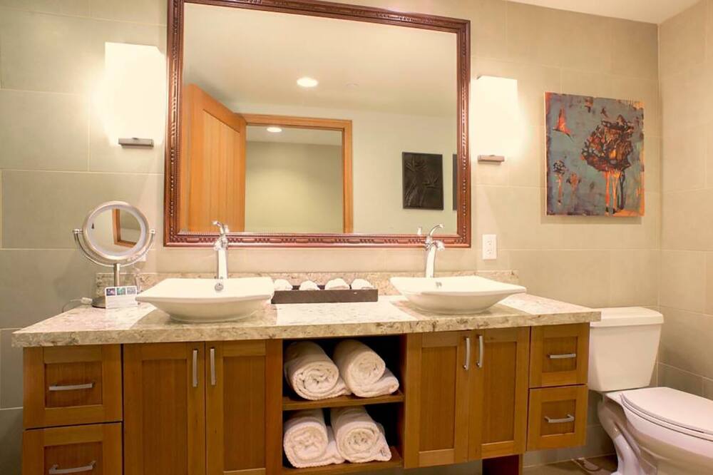 Photo of Bathroom in Lahaina