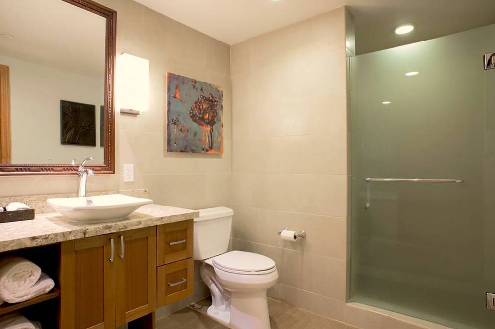 Photo of Bathroom in Lahaina