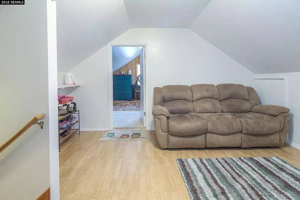 Photo of Livingroom in West Juneau