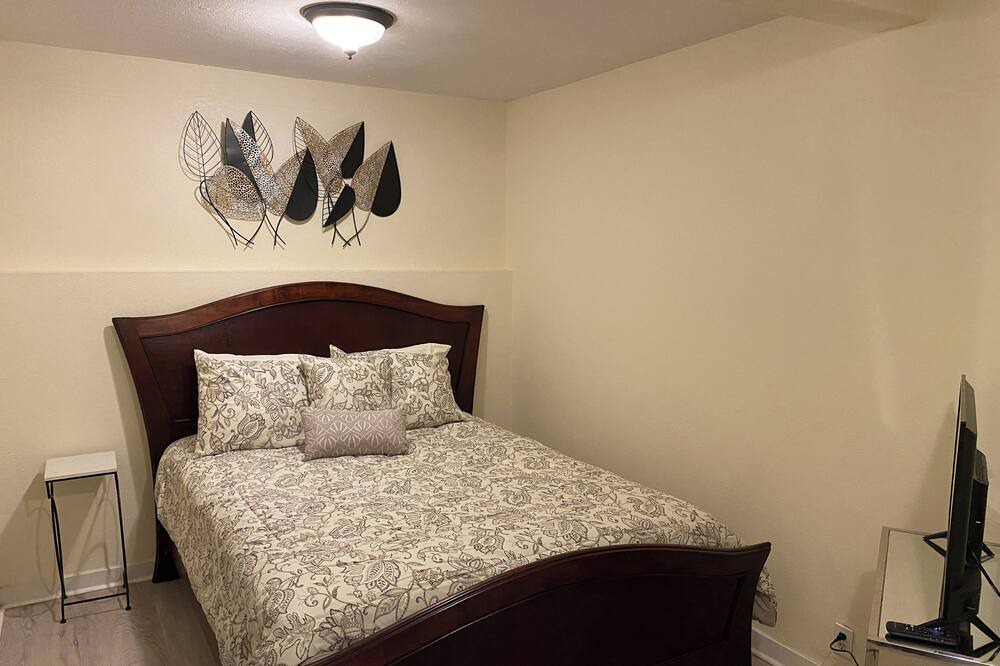 Photo of Bedroom in Redwood Heights