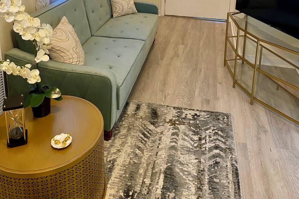 Photo of Livingroom in Redwood Heights
