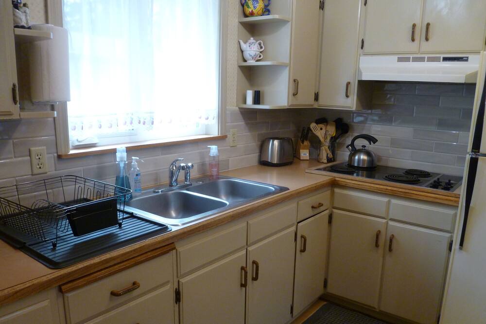 Photo of Kitchen in Northeast Anchorage